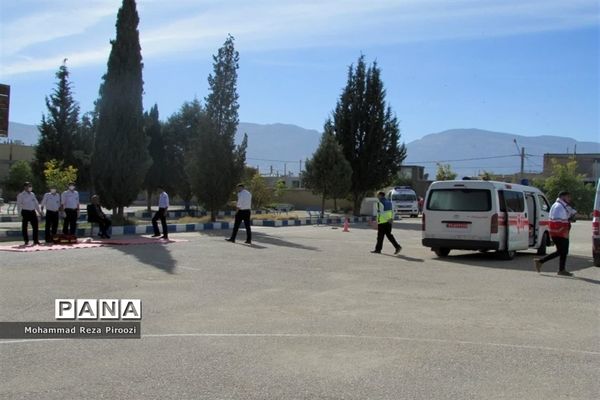 بیست و چهارمین مانور سراسری زلزله و ایمنی مدارس در دبیرستان شهید رجایی نی ریز