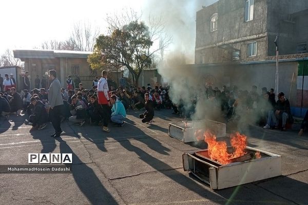 مانور زلزله در هنرستان کار و دانش حدید خرمدره