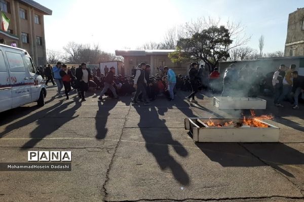 مانور زلزله در هنرستان کار و دانش حدید خرمدره