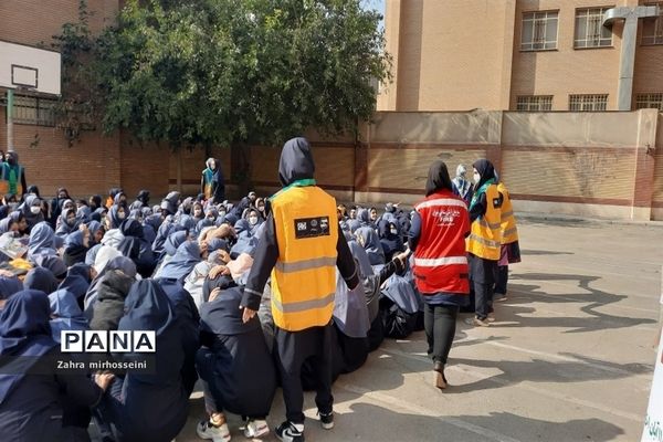 مانور سراسری زلزله و ایمنی در مدارس ناحیه یک شهرری