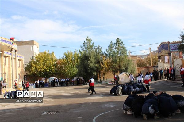بیست و چهارمین مانور سراسری زلزله و ایمنی مدارس در دبیرستان دخترانه فدک ناحیه یک شهرستان خرم آباد