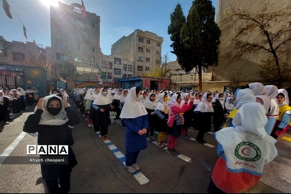 برگزاری کلاس‌های آموزشی آشنایی و نحوه مقابله با حوادث و مخاطرات طبیعی در دبستان شیخ مفید منطقه ۱۴
