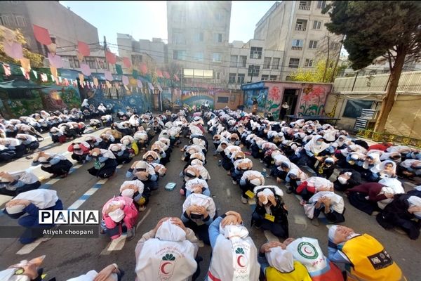 برگزاری کلاس‌های آموزشی آشنایی و نحوه مقابله با حوادث و مخاطرات طبیعی در دبستان شیخ مفید منطقه ۱۴