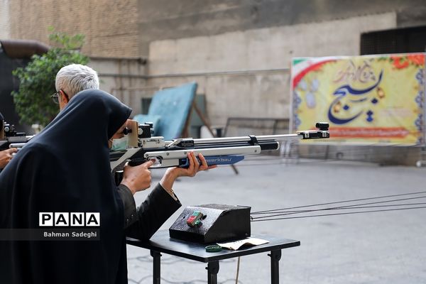 برگزاری مسابقات تیراندازی با تپانچه کارکنان وزارت آموزش و پرورش در هفته بسیج
