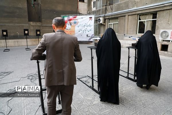 برگزاری مسابقات تیراندازی با تپانچه کارکنان وزارت آموزش و پرورش در هفته بسیج