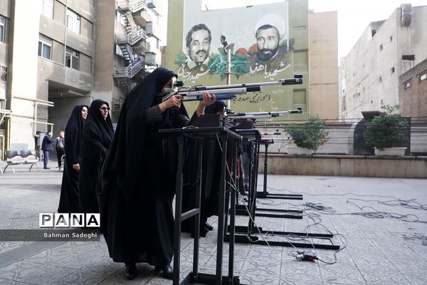 برگزاری مسابقات تیراندازی با تپانچه کارکنان وزارت آموزش و پرورش در هفته بسیج