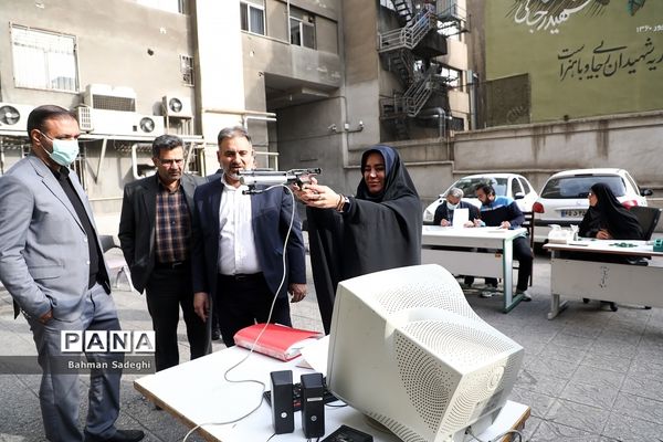 برگزاری مسابقات تیراندازی با تپانچه کارکنان وزارت آموزش و پرورش در هفته بسیج