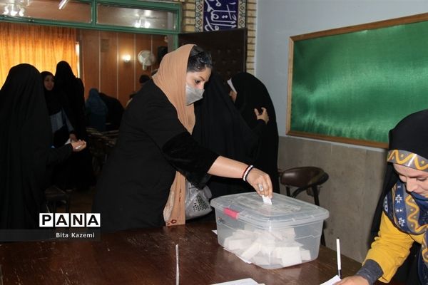 برگزاری انتخابات شورای انجمن اولیا و مربیان در اداره آموزش و پرورش ناحیه یک شهرری