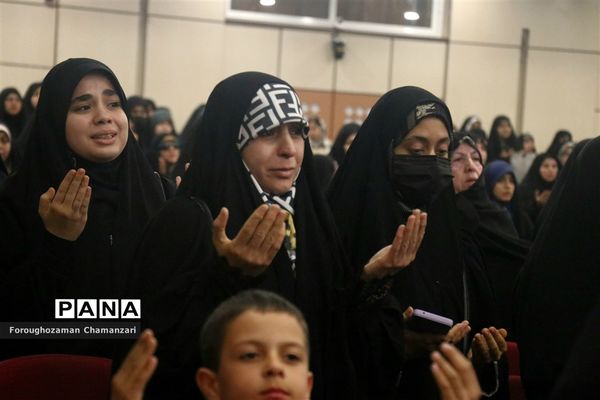 آیین تجلیل از فرماندهان پیشگام مدارس در اختتامیه هفته‌ بسیج