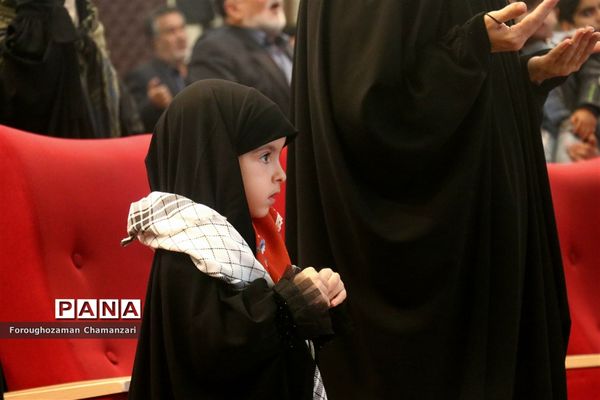 آیین تجلیل از فرماندهان پیشگام مدارس در اختتامیه هفته‌ بسیج