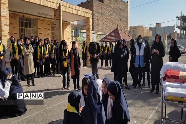 بیست و چهارمین مانور سراسری زلزله و ایمنی مدارس در دبیرستان منصبدار ناحیه یک  یزد