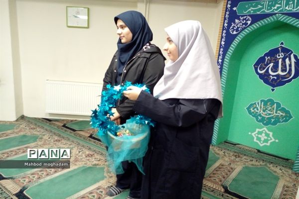 برگزاری جشن میلاد با سعادت حضرت زینب(س) در دبیرستان شهیده قزوینی منطقه ۱۳