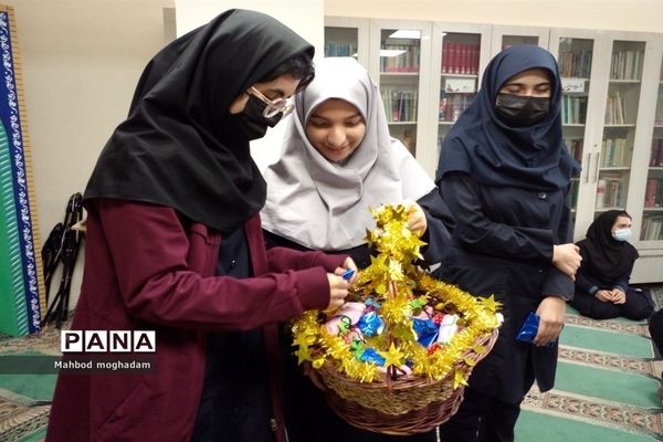 برگزاری جشن میلاد با سعادت حضرت زینب(س) در دبیرستان شهیده قزوینی منطقه ۱۳