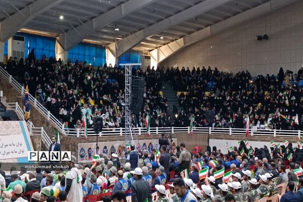 اجتماع 10هزار نفری طلایه‌داران و جهادگران اقتصاد مقاومتی استان فارس