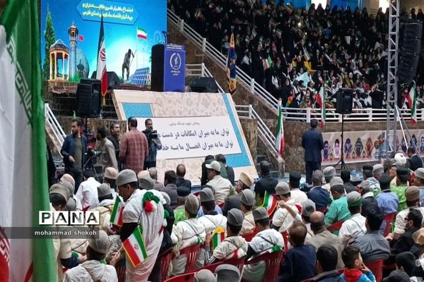 اجتماع 10هزار نفری طلایه‌داران و جهادگران اقتصاد مقاومتی استان فارس
