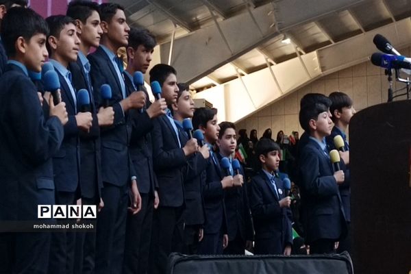 اجتماع 10هزار نفری طلایه‌داران و جهادگران اقتصاد مقاومتی استان فارس