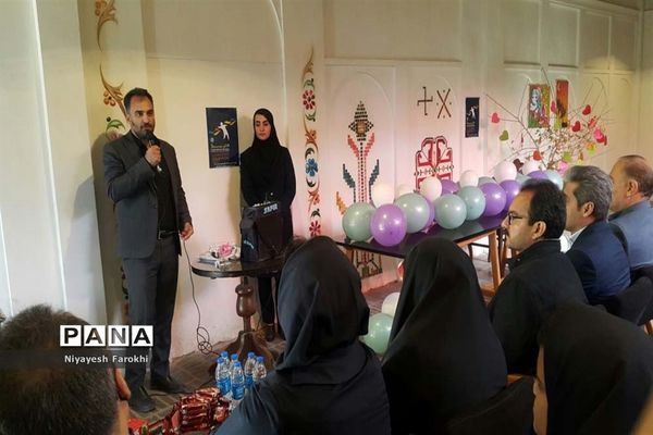 افتتاح نمایشگاه هنری معلولان در آباده