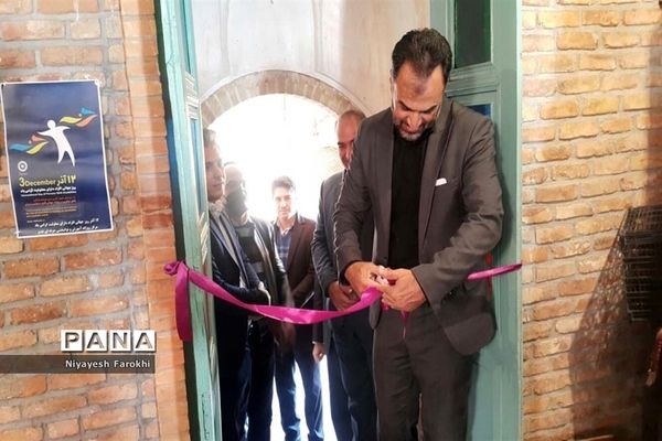 افتتاح نمایشگاه هنری معلولان در آباده