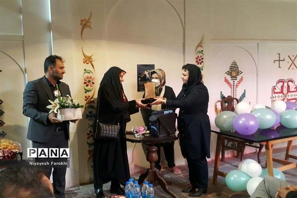 افتتاح نمایشگاه هنری معلولان در آباده