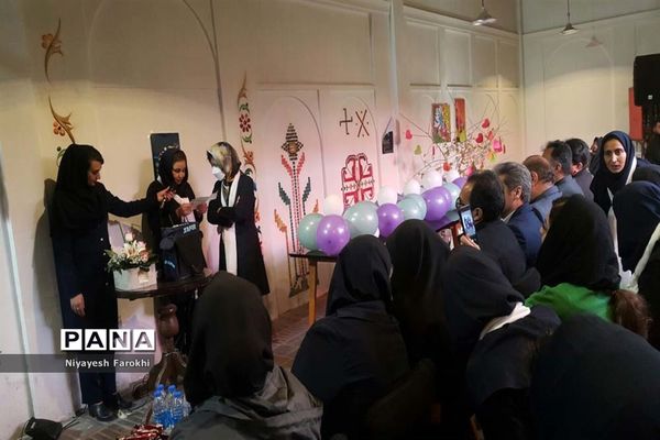 افتتاح نمایشگاه هنری معلولان در آباده