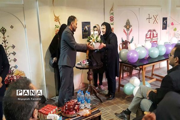 افتتاح نمایشگاه هنری معلولان در آباده