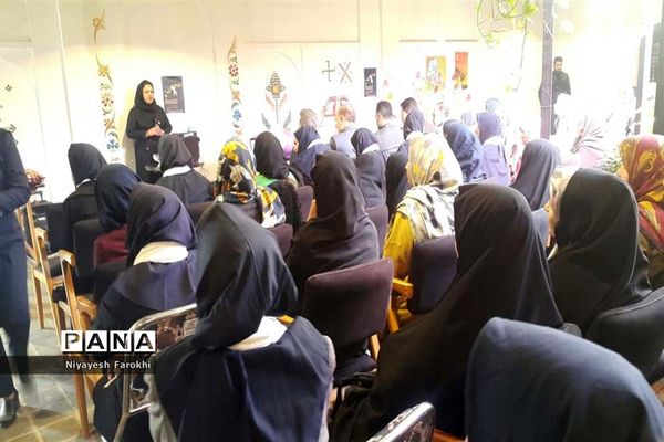 افتتاح نمایشگاه هنری معلولان در آباده