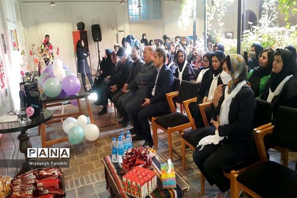 افتتاح نمایشگاه هنری معلولان در آباده