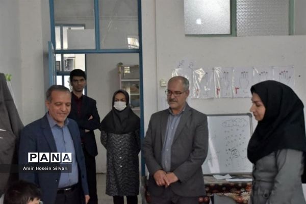 دیدار مدیر آموزش و پرورش جهرم با معلمان و دانش‌آموزان مدارس با نیازهای ویژه