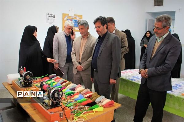 افتتاح نمایشگاه صنایع‌دستی و فعالیت‌های هنری مراکز توانبخشی معلولان ابرکوه