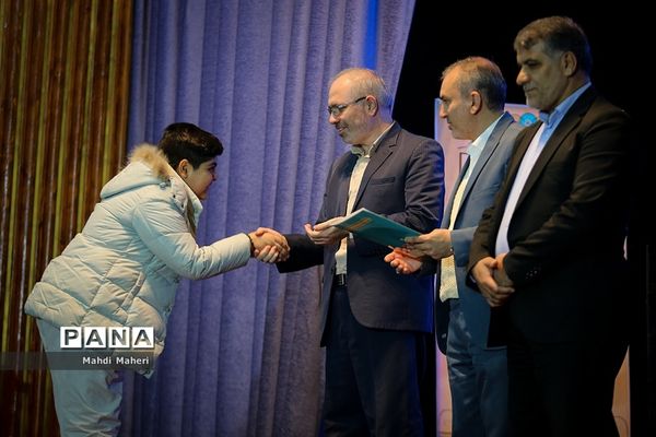 بیست و پنجمین دوره معلم پژوهنده، پژوهشگران برتر و دانش‌آموزان برگزیده