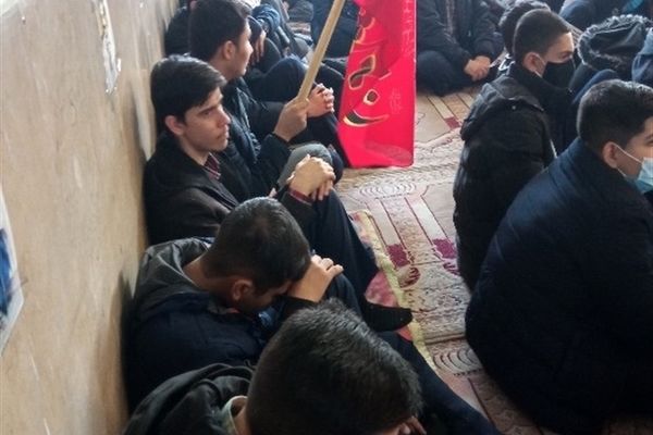 میزبانی دانش‌آموزان مدرسه معارف از شهید گمنام در شهرکرد