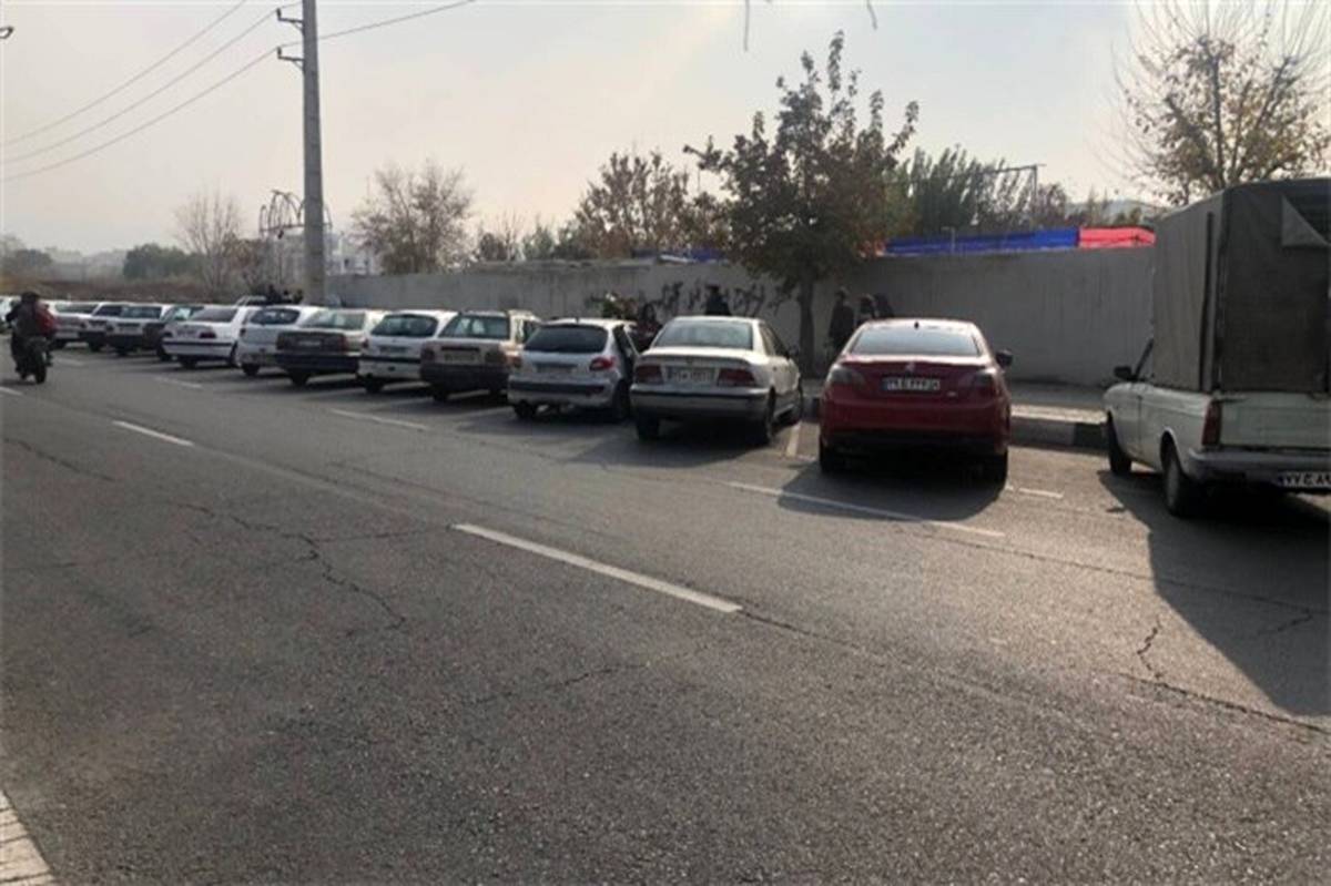 پارکینگ حاشیه‌ای در محدوده بازارگل شهید محلاتی ایجاد شد