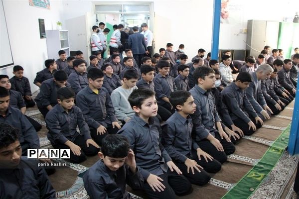 برگزاری نماز جماعت در دبیرستان صیاد شیرازی ساری