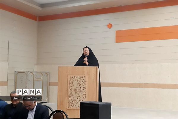 دیدار مدیرکل آموزش و پرورش فارس با دانش‌آموزان عضو تشکل‌های دانش‌آموزی جهرم