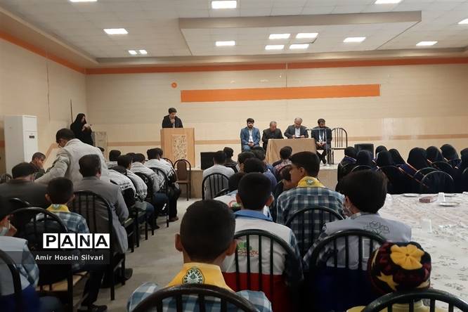 دیدار مدیرکل آموزش و پرورش فارس با دانشآموزان عضو تشکلهای دانشآموزی جهرم