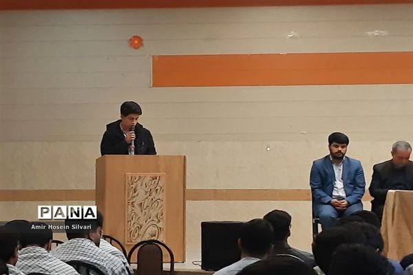 دیدار مدیرکل آموزش و پرورش فارس با دانش‌آموزان عضو تشکل‌های دانش‌آموزی جهرم
