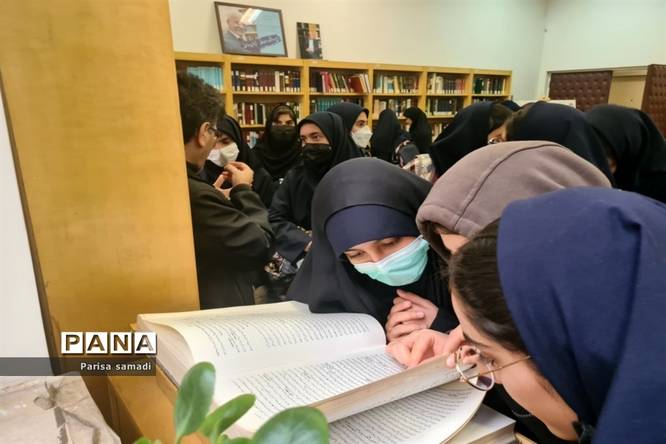 بازدید دانشآموزان منطقه ۱۳ از موسسه لغتنامه دهخدا