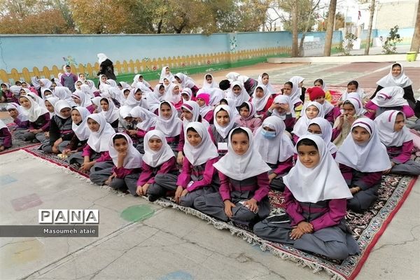 بازدید مدیر آموزش و پرورش شهرستان خاتم از دبستان حضرت زینب (س)