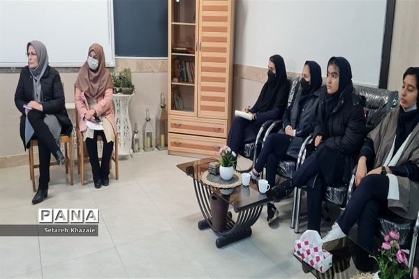 اولین جلسه شورای دانش‌آموزی دبیرستان یاس