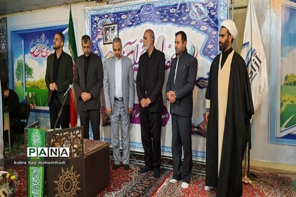 مراسم نوای قرآنی به‌مناسبت آغاز هفته‌ قرآن، عترت و نماز در مدارس منطقه٢
