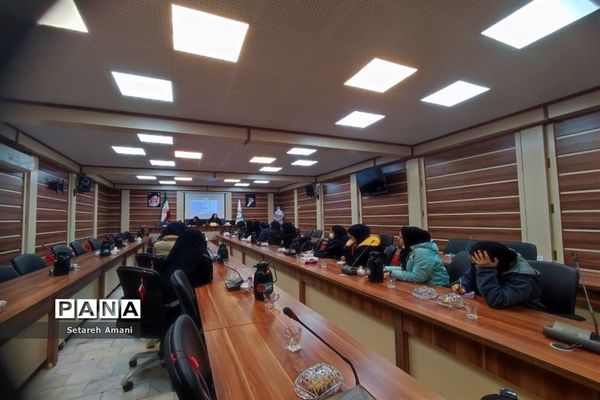 جلسه روسای شورای دانش‌آموزی ناحیه 3 مشهد