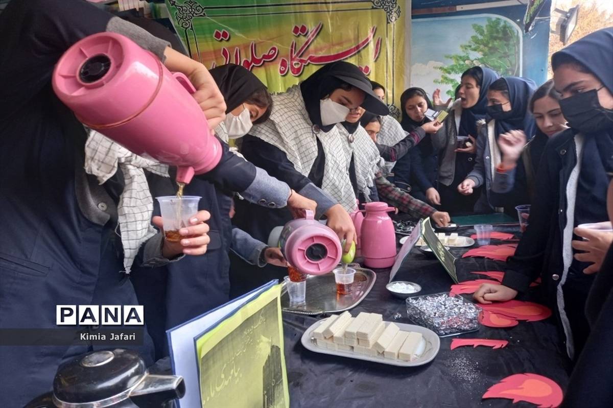 برپایی ایستگاه صلواتی در مدارس دخترانه کاشمر