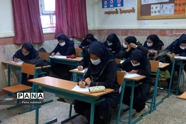 آخرین روزهای برگزاری امتحانات شبه‌نهایی در مدارس متوسطه رودهن
