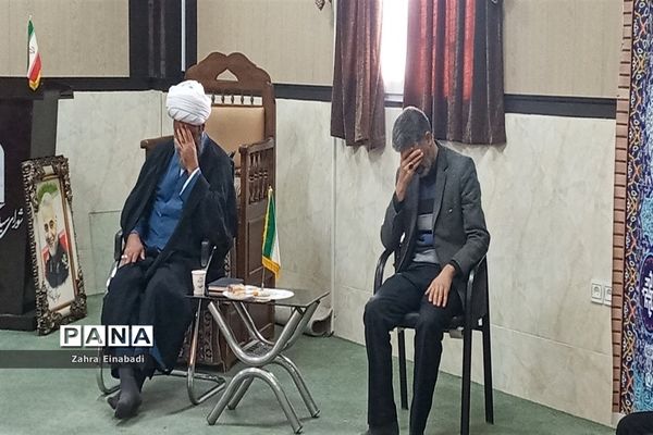 نشست  مداحان دانش‌آموز با امام جمعه شهرستان ملارد