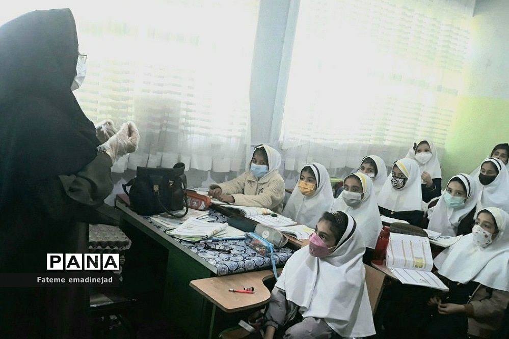 آموزش نکات بهداشتی و معاینات پدیکلوزیس در مدرسه حضرت زهرا(س)۲ -رودهن