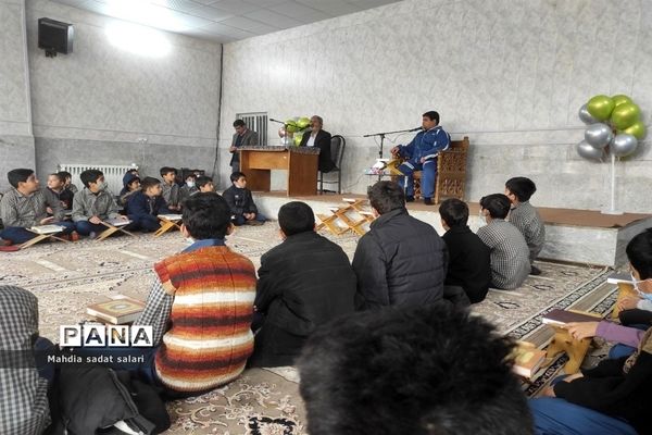 محفل انس با قرآن در دبستان پسرانهٔ پاسداران ناحیه یک  یزد