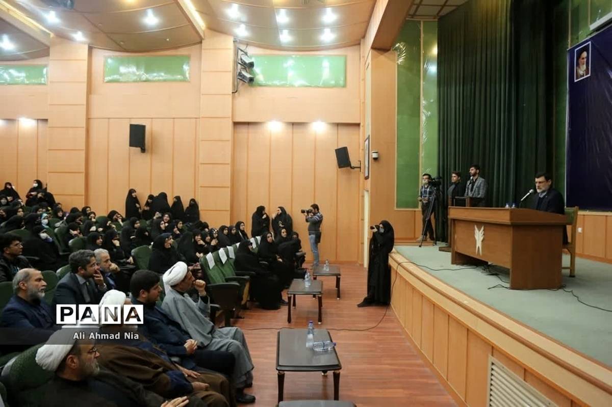حضورمعاون رئیس‌جمهوری در جمع دانشجویان دانشگاه آزاد اسلامی قم