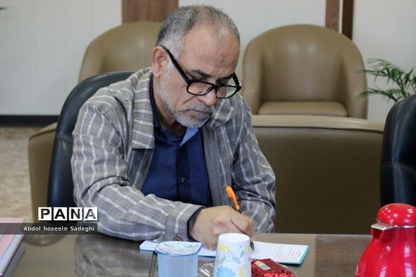 جلسه مدیران مدارس رویش انقلاب بوشهر