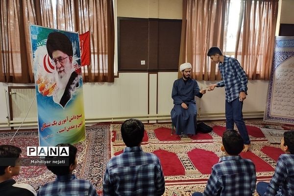 نشست بصیرتی و آموزشی ویژه دهه فاطمیه در مدرسه شهید بهشتی رودهن