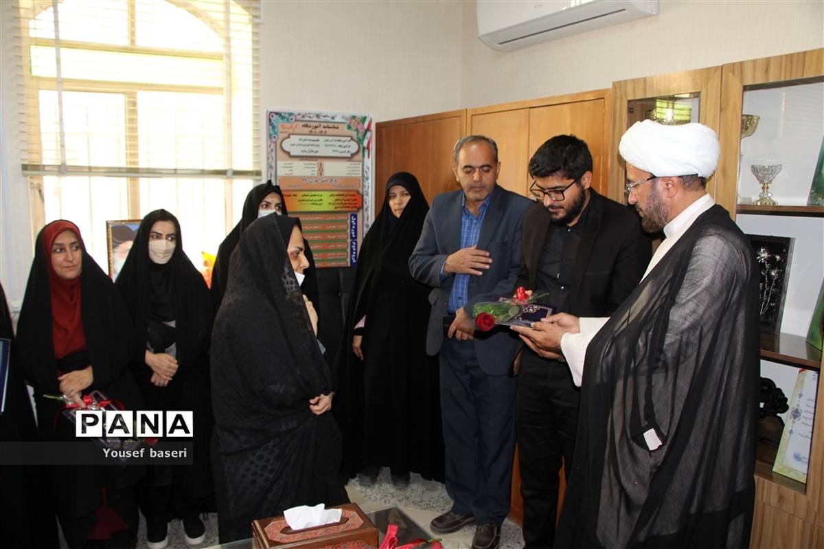 بازدید رئیس سازمان دانش‌آموزی استان یزد از مدرسه دخترانه پاپلی ناحیه یک
